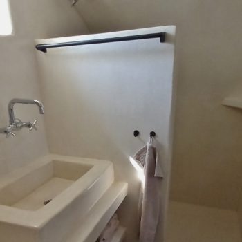 Chousti Diakofti Kythera holiday home bathroom